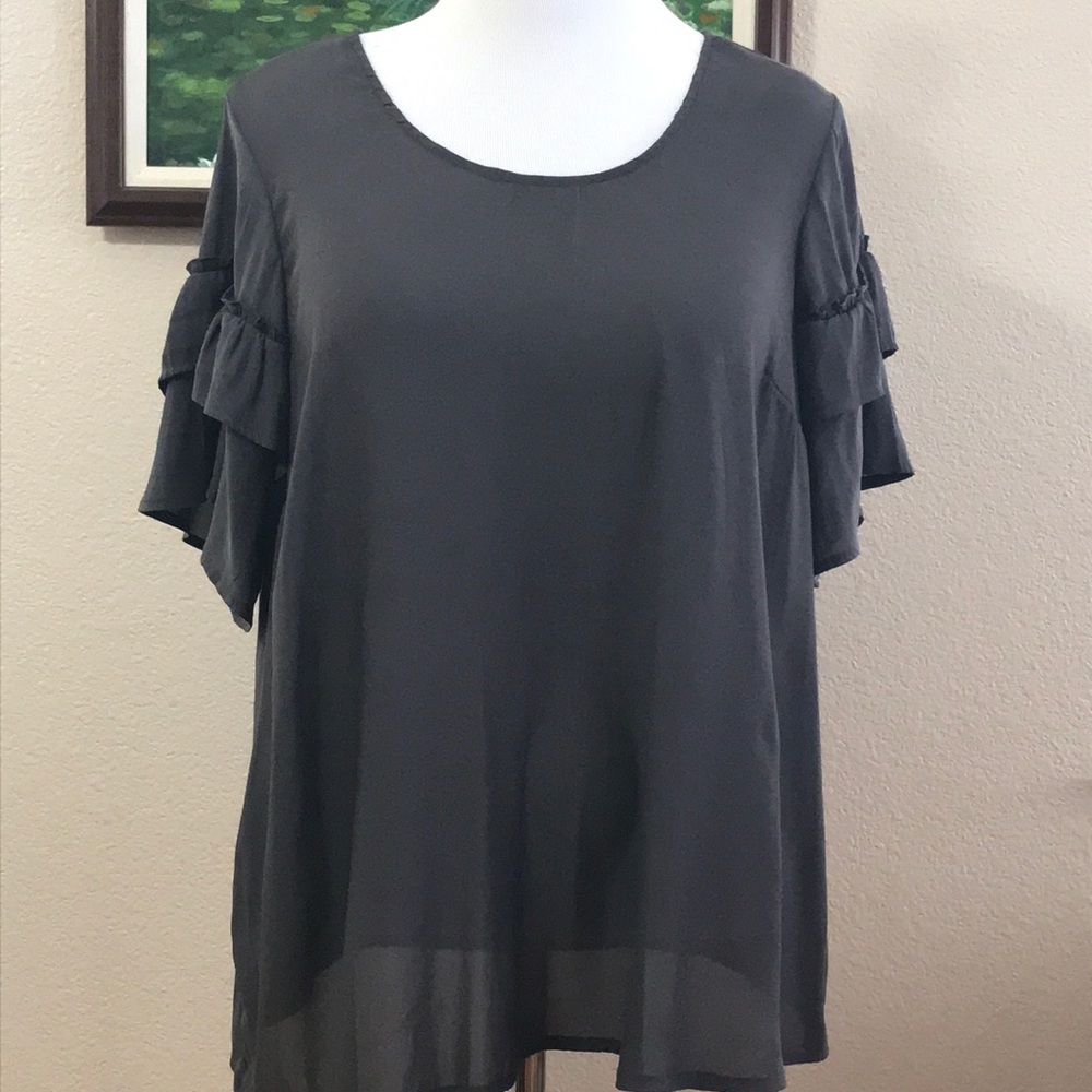 Torrid gray crepe ruffle sleeved top